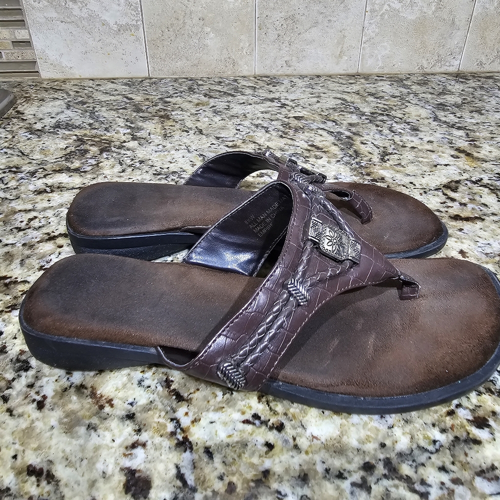 White Mountain Womens 8.5 W Empire Sandals Flip Flop Thongs Brown Braided Silver